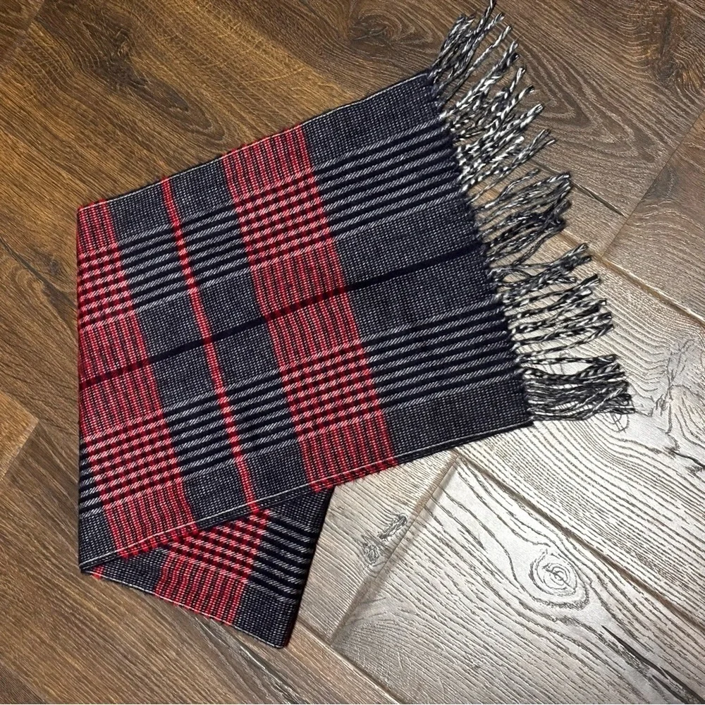 Christian Dior cashmere plaid fringe. Scarf unisex